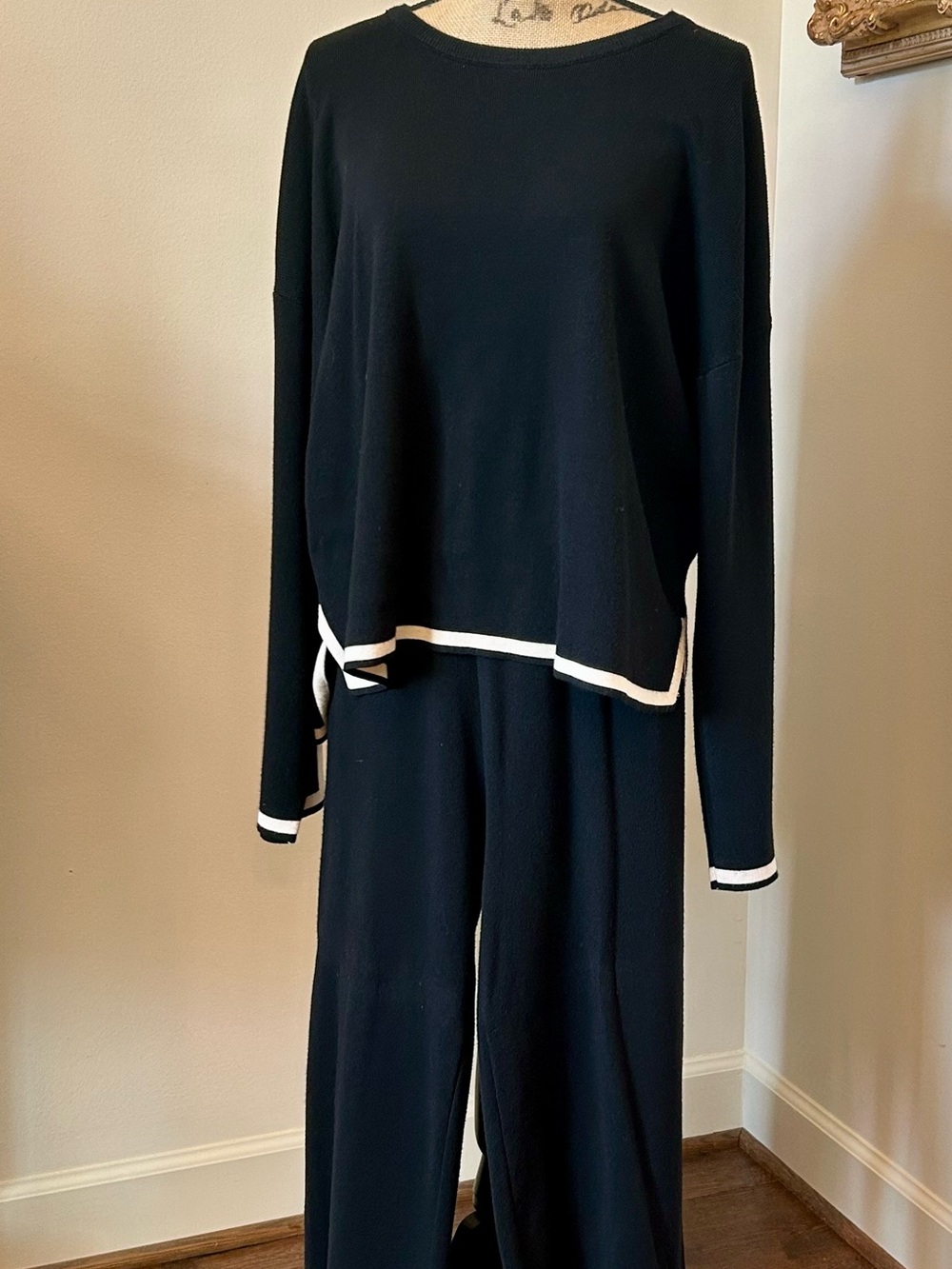 Black Wide-Leg Knit Pants with Contrast Trim